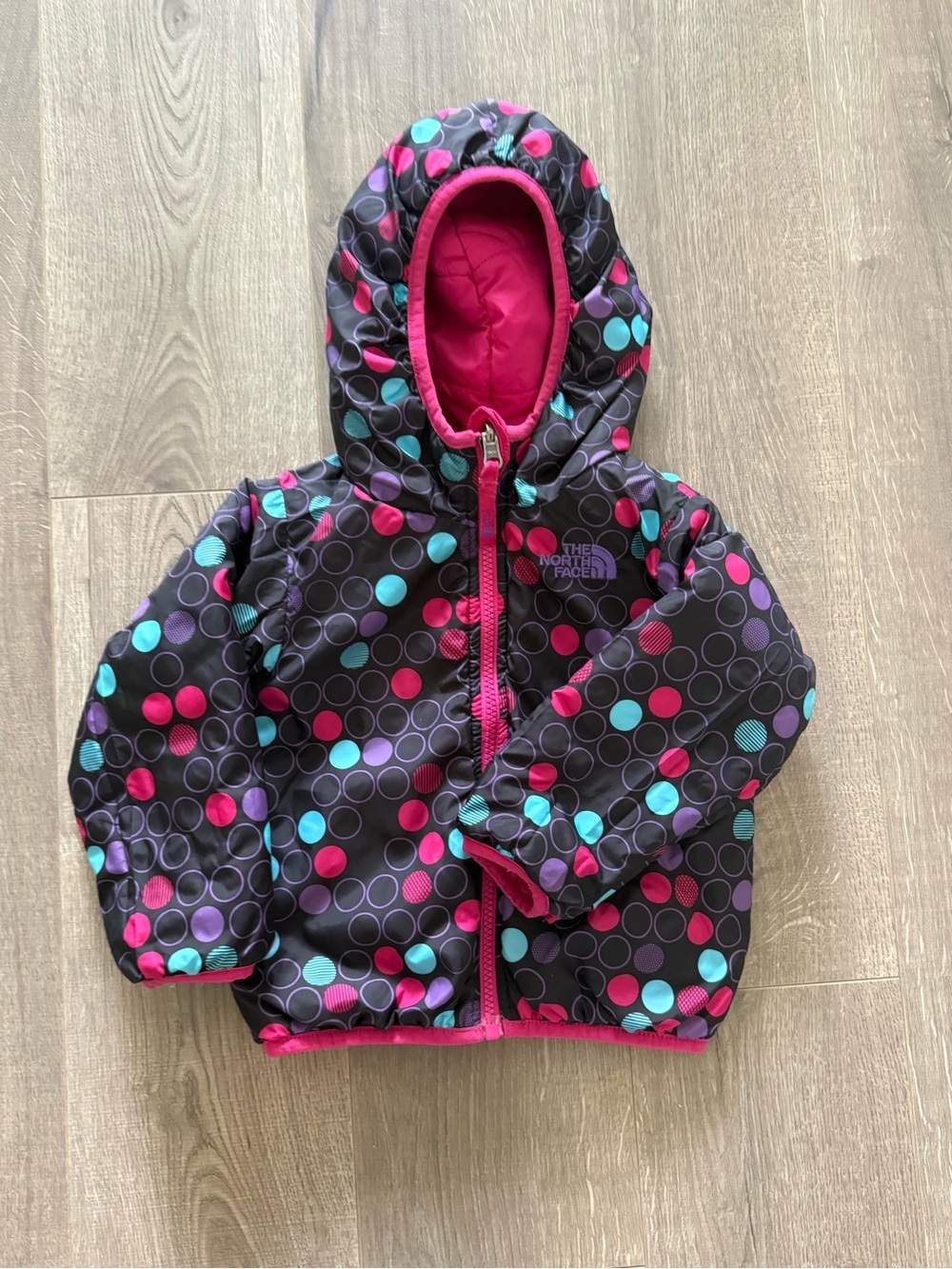 The North Face Girls 2T Reversible Hooded Puffer Jacket Pink Multicolor- Fall